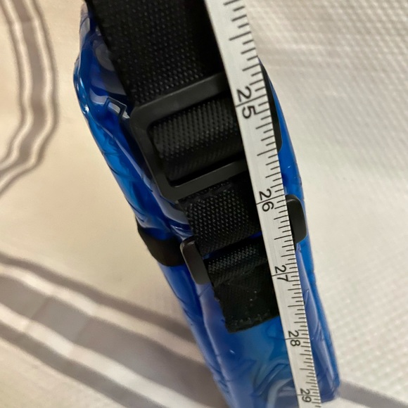 ❌SOLD on anthr site❌VS PINK Summer BUNDLE - Bag, 2 body spray & CoCo body - Picture 9 of 13